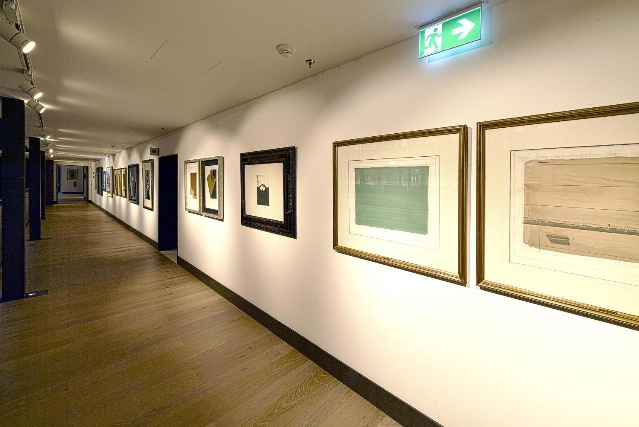 Parador De Turismo De Леон Экстерьер фото The Art Gallery