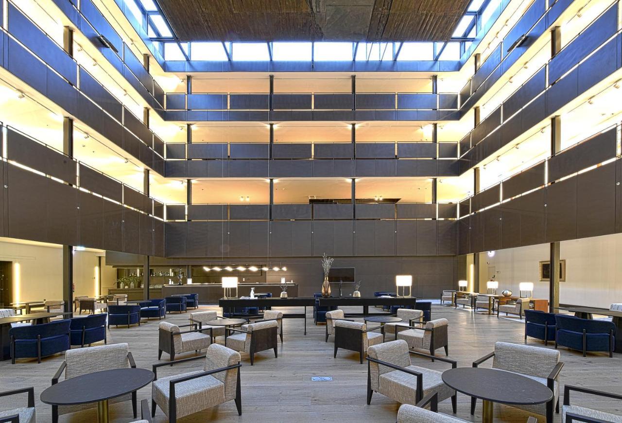 Parador De Turismo De Леон Экстерьер фото The interior of the hotel