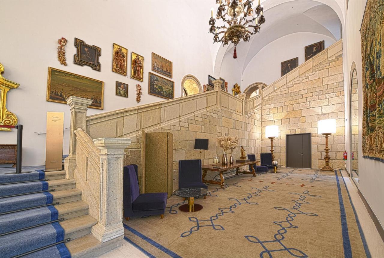 Parador De Turismo De Леон Экстерьер фото The interior of the hotel