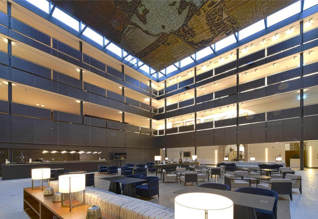 Parador De Turismo De Леон Экстерьер фото The interior of the hotel