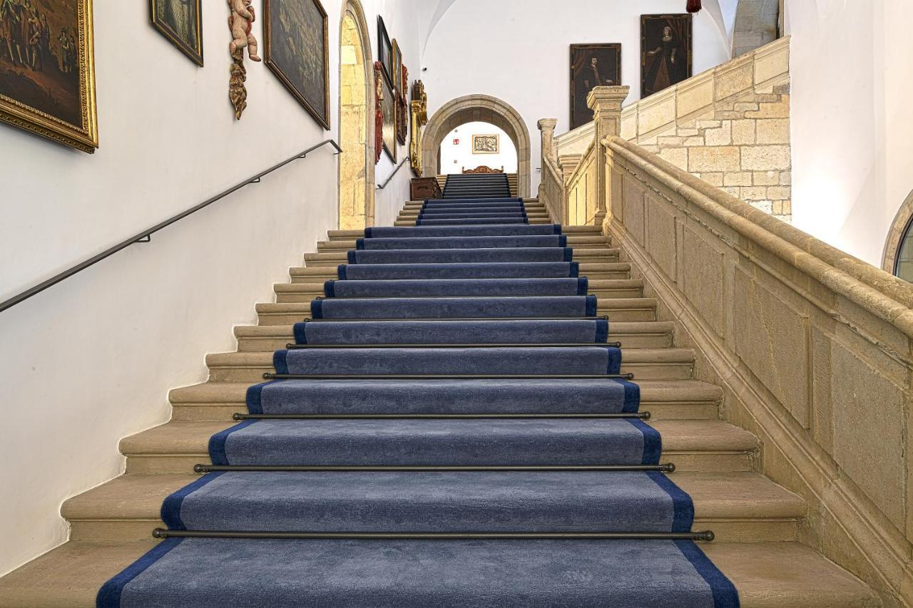 Parador De Turismo De Леон Экстерьер фото The Blue Staircase